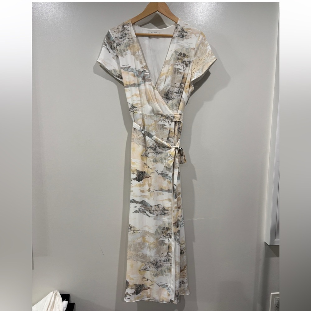 Aritzia Babaton Slit Wrap Dress in Espace/Neutral Sand Size L - Picture 2 of 13